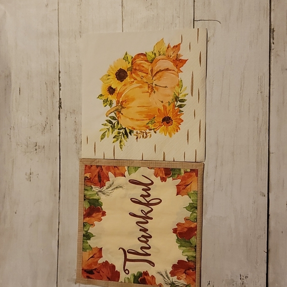 NWOT Fall/Autumn/Harvest Themed Napkins - Picture 9 of 9